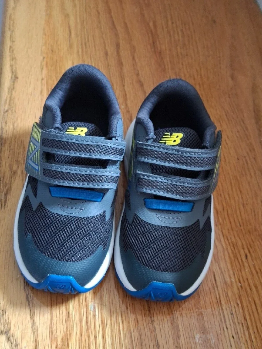 New Balance Rave Sneakers NEW